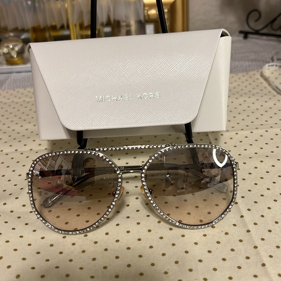 MICHAEL KORS Fashion Sunglasses with case - Picture 5 of 7